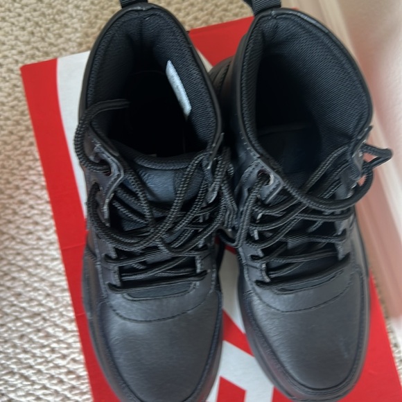 Nike boots - Picture 2 of 4